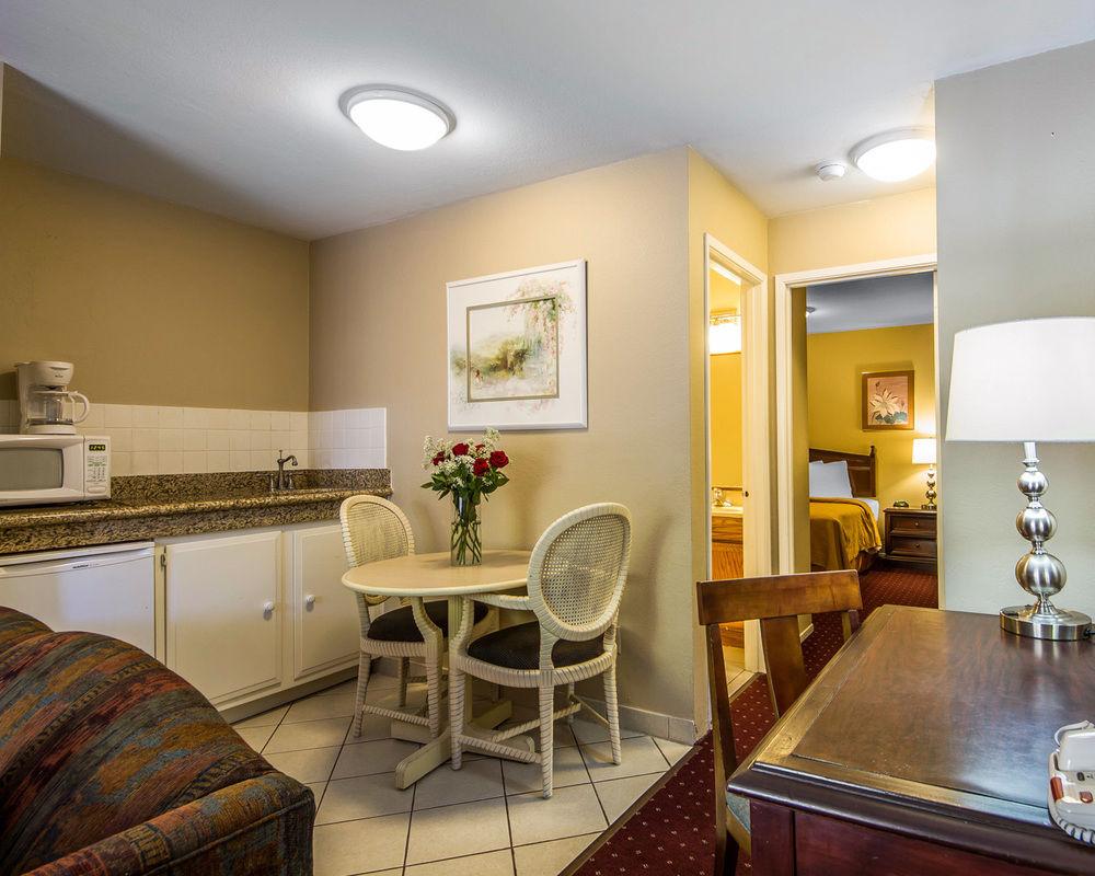 Scottish Fairway Inn Monterey Ngoại thất bức ảnh