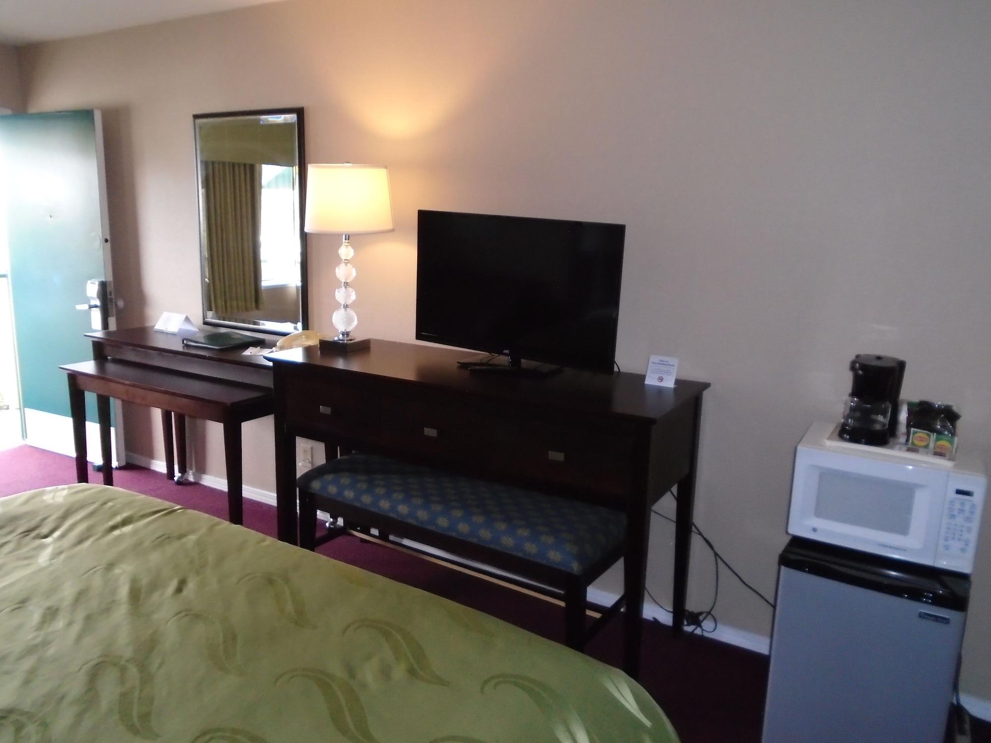 Scottish Fairway Inn Monterey Ngoại thất bức ảnh