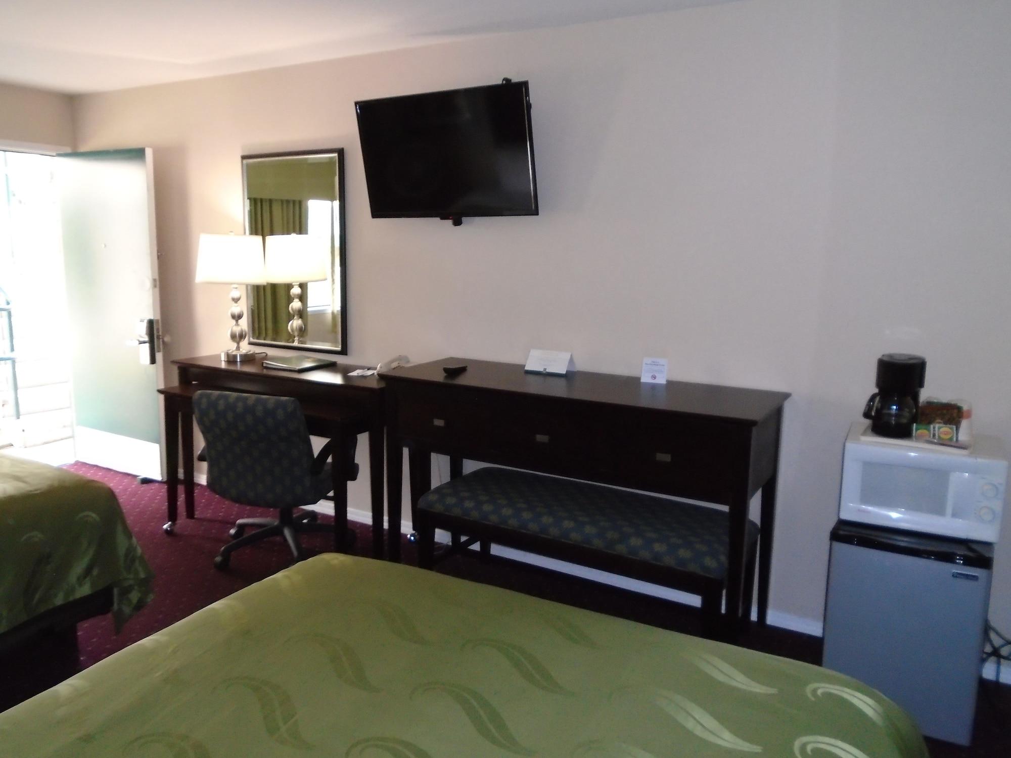 Scottish Fairway Inn Monterey Ngoại thất bức ảnh