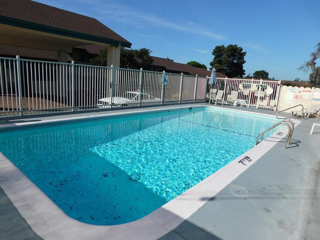 Scottish Fairway Inn Monterey Ngoại thất bức ảnh