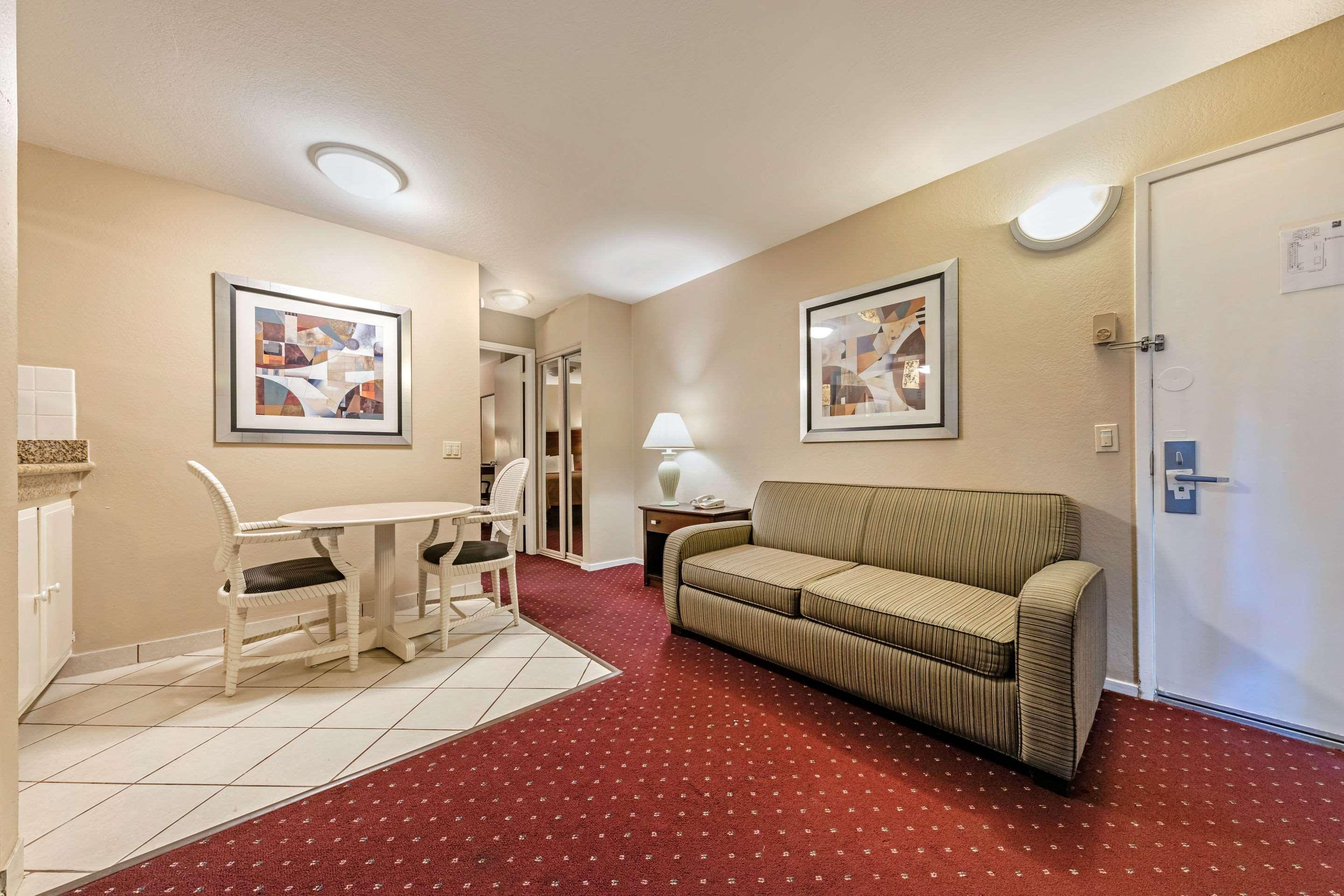Scottish Fairway Inn Monterey Ngoại thất bức ảnh