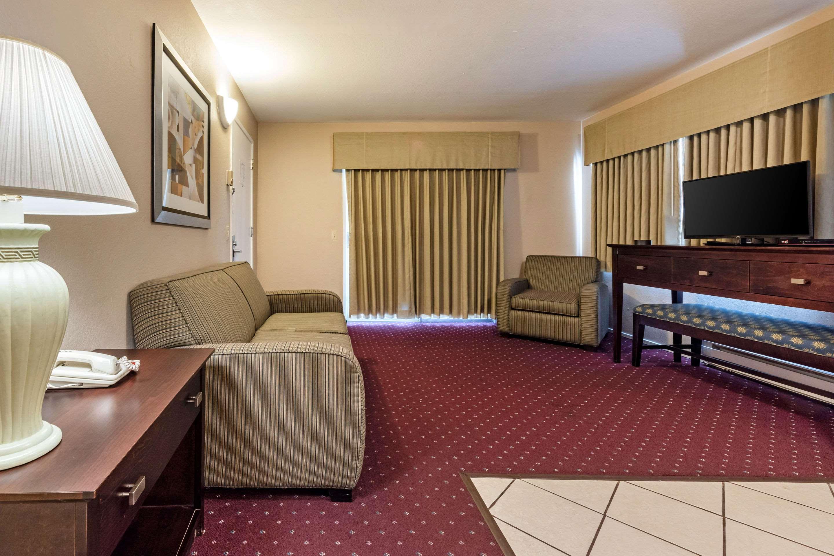 Scottish Fairway Inn Monterey Ngoại thất bức ảnh