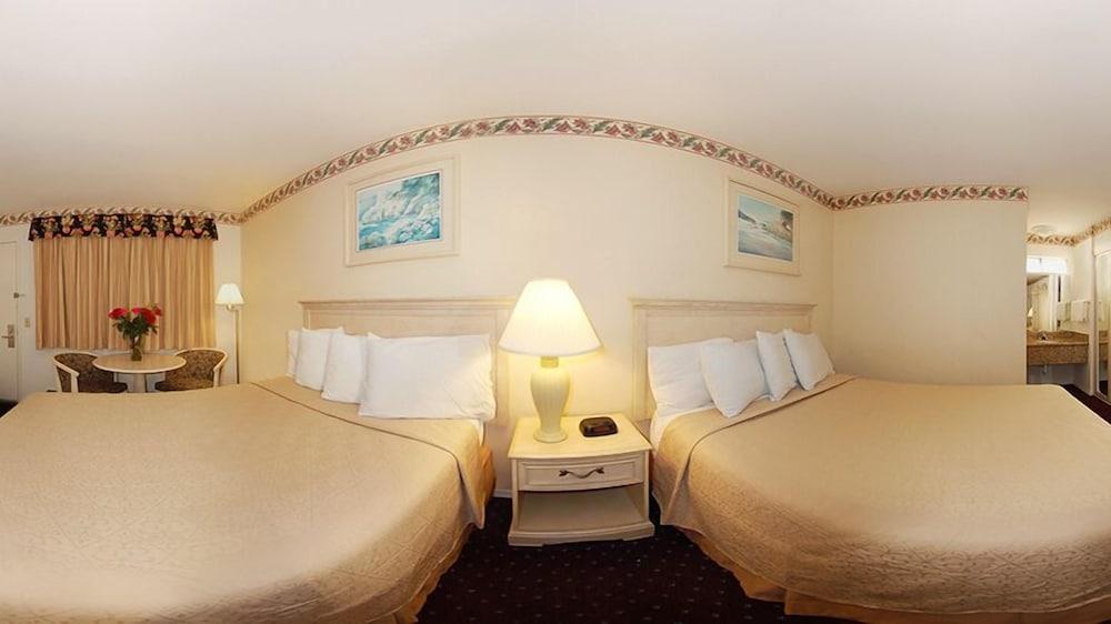 Scottish Fairway Inn Monterey Ngoại thất bức ảnh