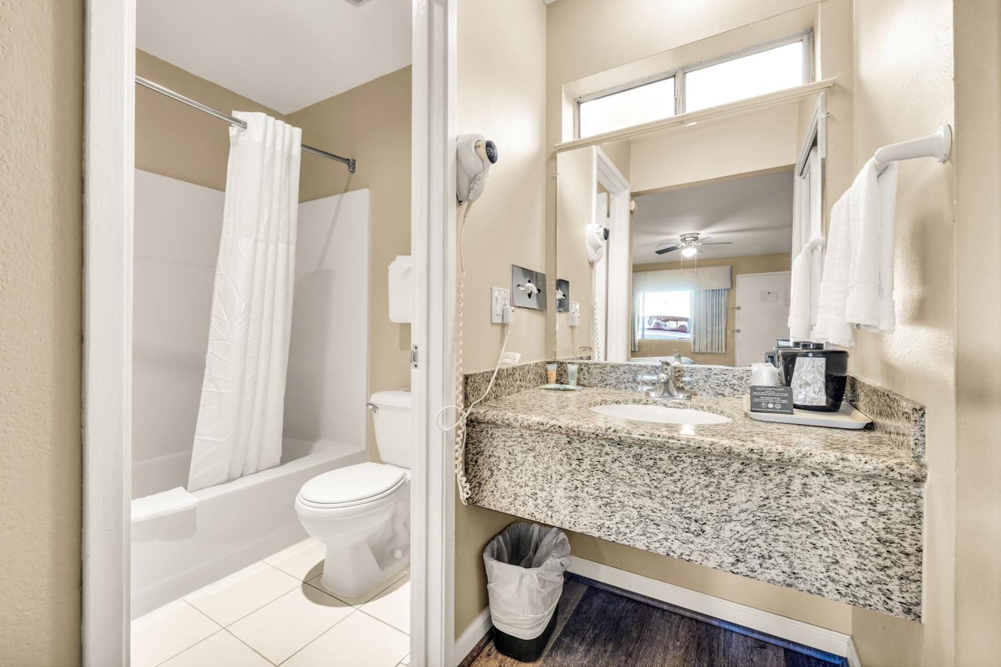 Scottish Fairway Inn Monterey Ngoại thất bức ảnh