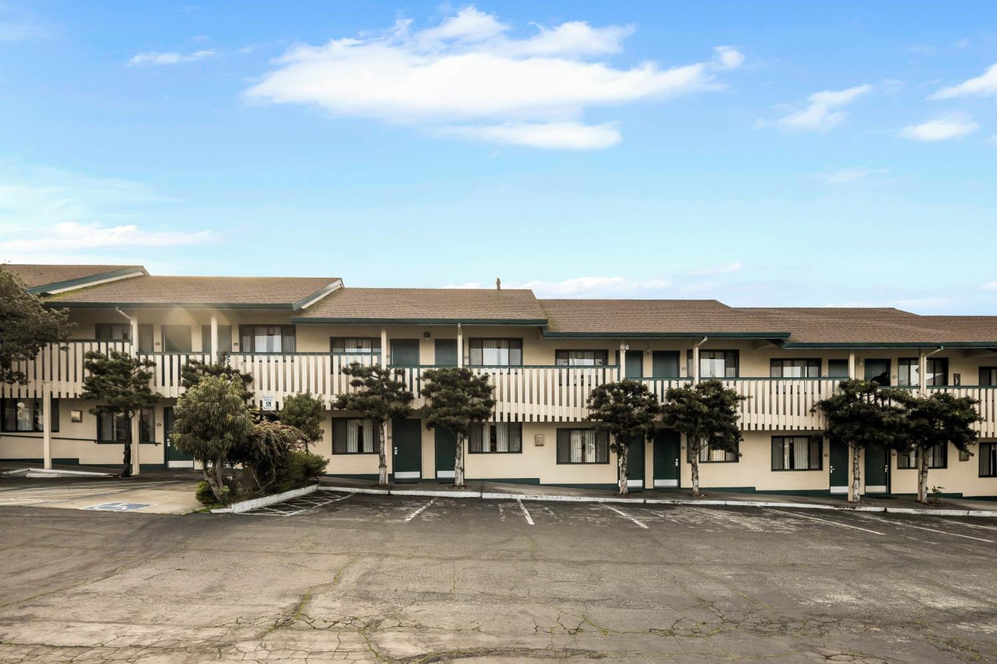 Scottish Fairway Inn Monterey Ngoại thất bức ảnh