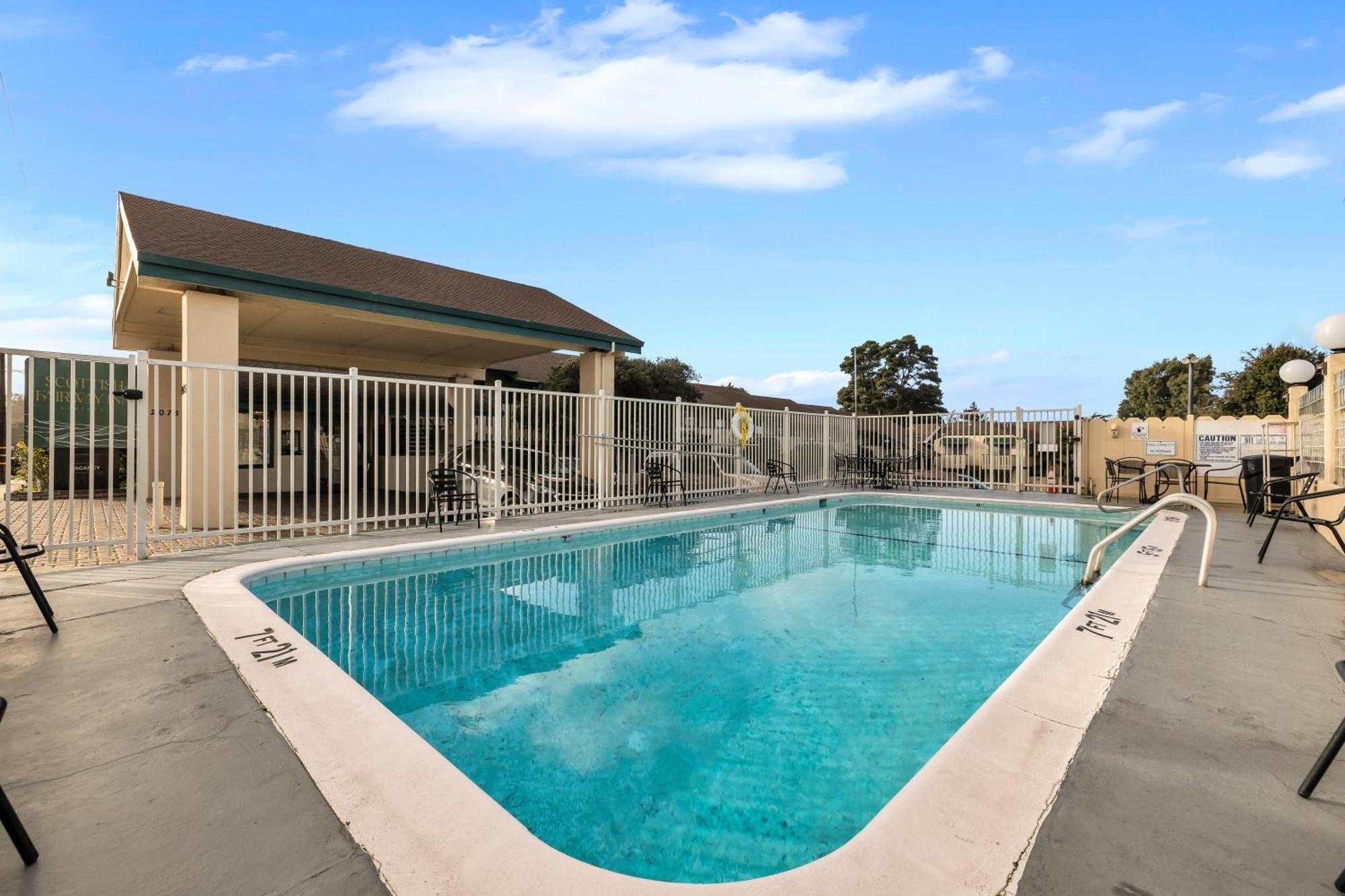 Scottish Fairway Inn Monterey Ngoại thất bức ảnh