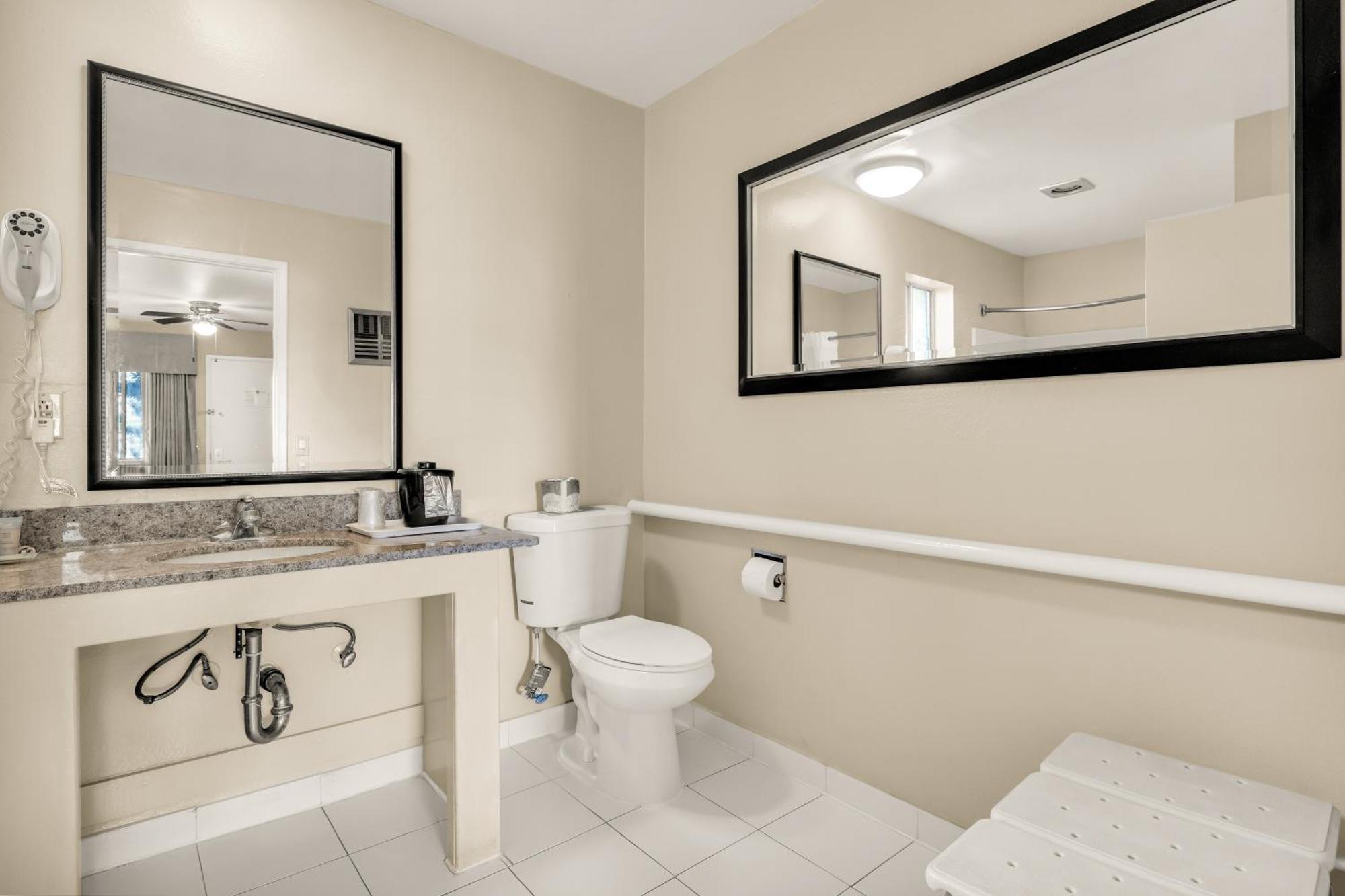 Scottish Fairway Inn Monterey Ngoại thất bức ảnh